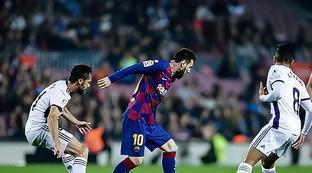 他正通过自 他正通过自